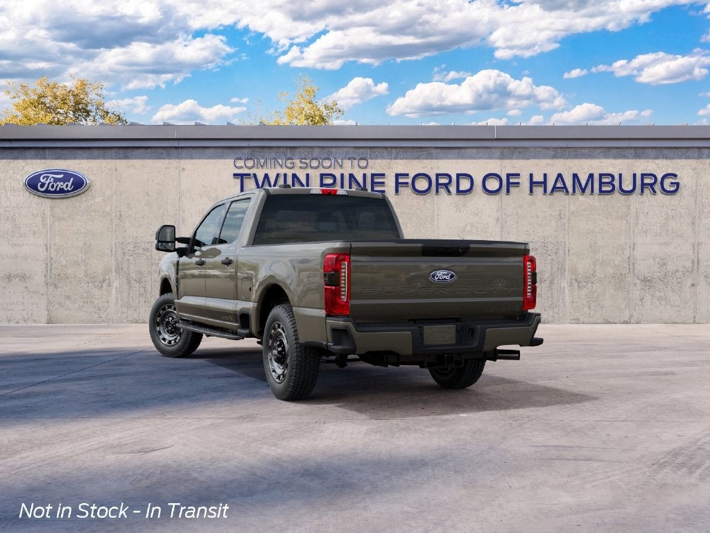 2027 Ford Super Duty F-350 XLT