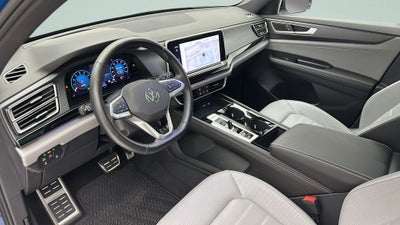 2025 Volkswagen Atlas Cross Sport 2.0T SEL R-Line Black