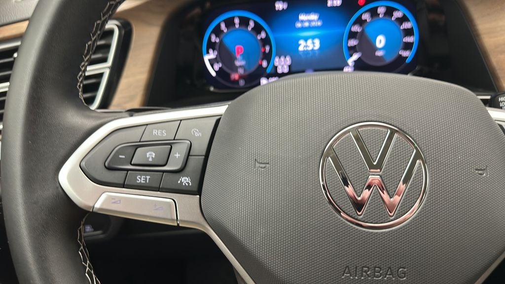 2025 Volkswagen Atlas 2.0T SE w/Technology