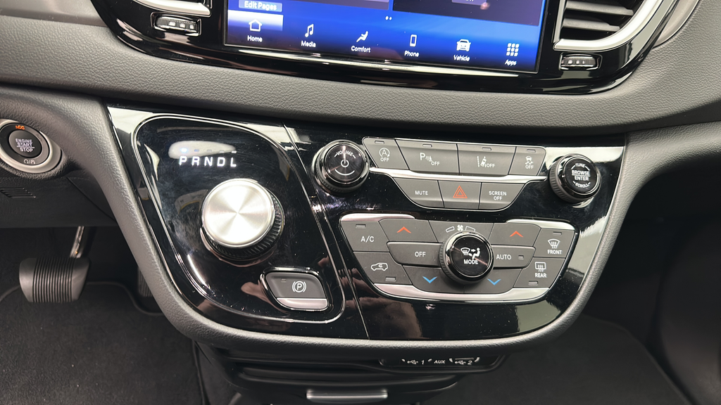 2025 Chrysler Pacifica Select