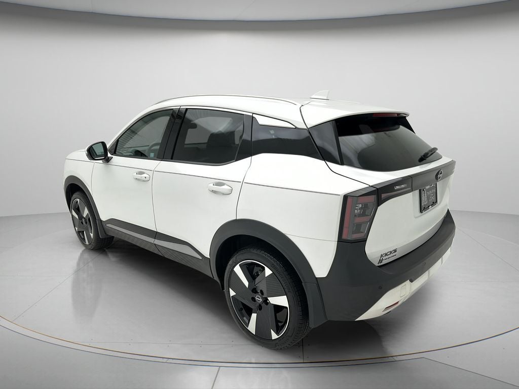 2025 Nissan Kicks SR