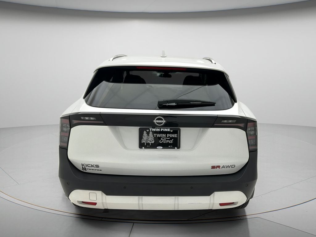 2025 Nissan Kicks SR
