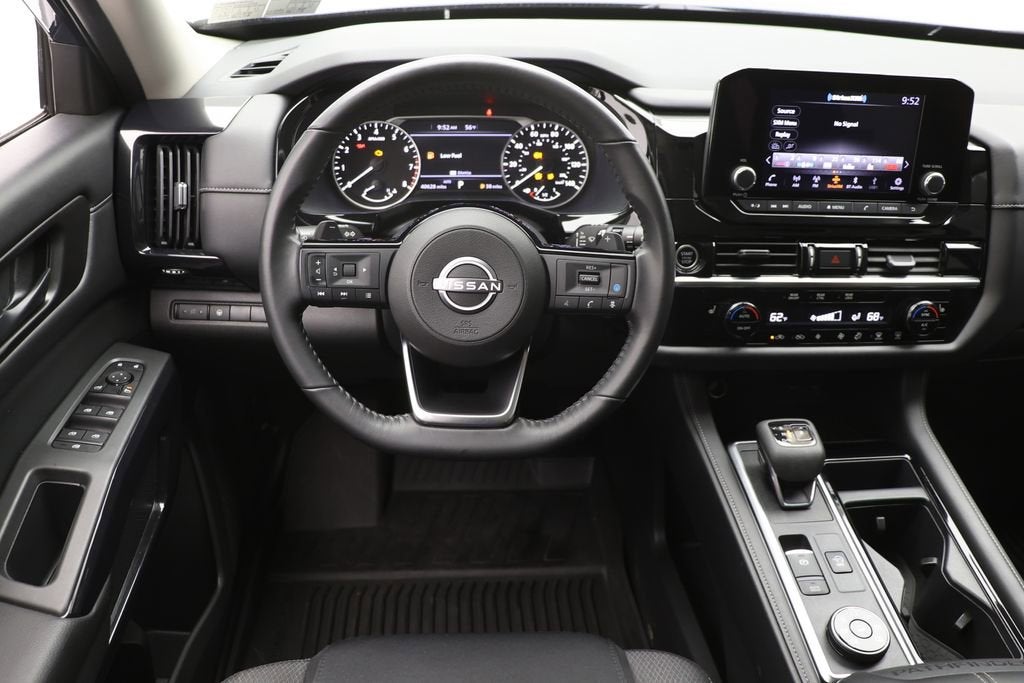 2023 Nissan Pathfinder SV