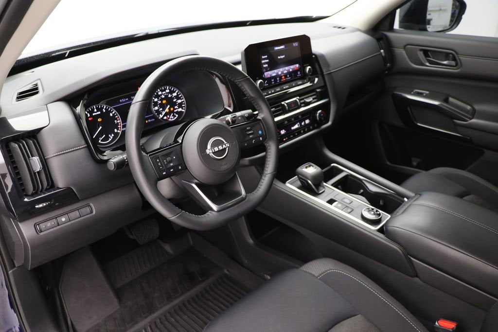 2023 Nissan Pathfinder SV