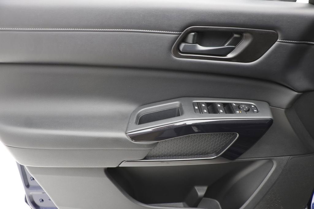 2023 Nissan Pathfinder SV
