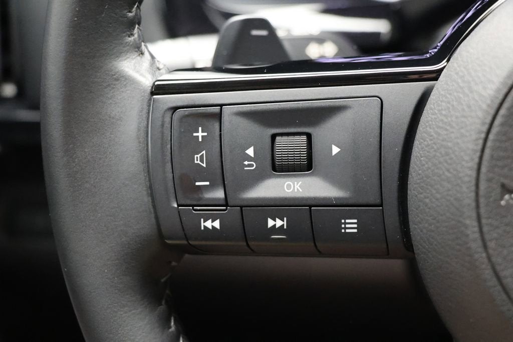 2023 Nissan Pathfinder SV