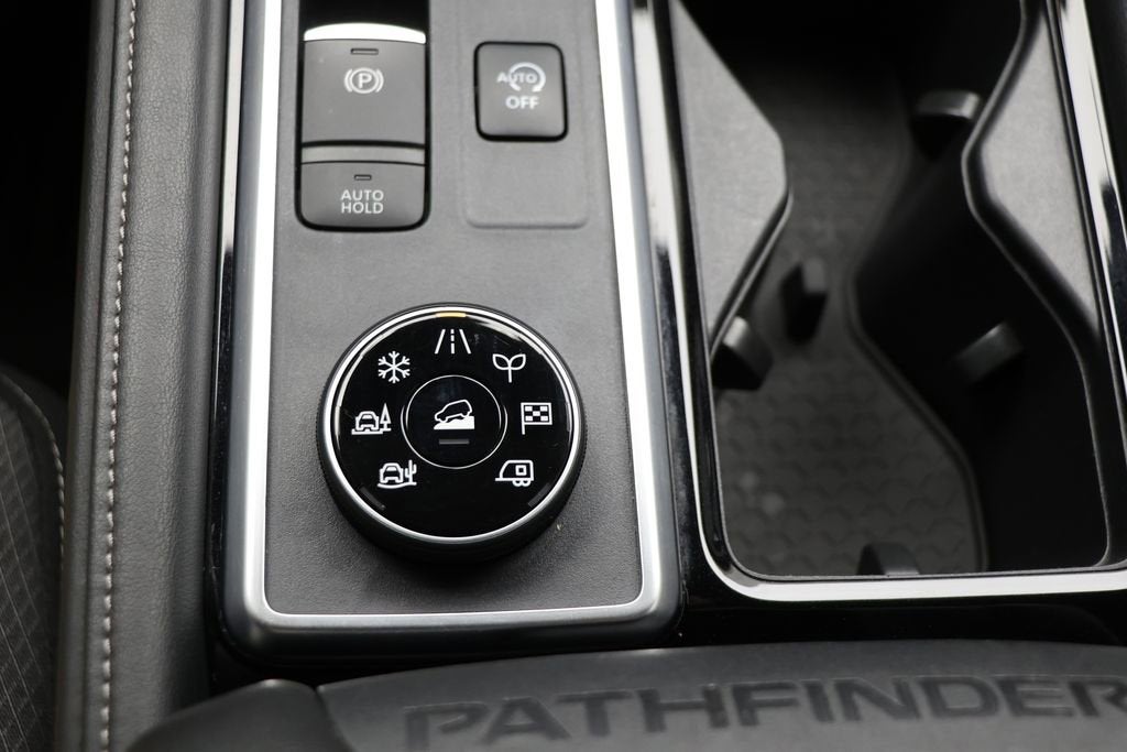 2023 Nissan Pathfinder SV