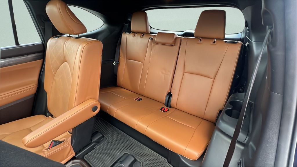 2022 Toyota Highlander Hybrid Platinum