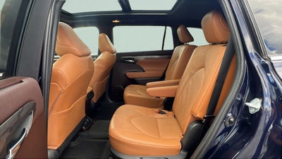2022 Toyota Highlander Hybrid Platinum