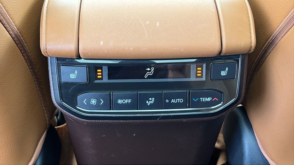 2022 Toyota Highlander Hybrid Platinum