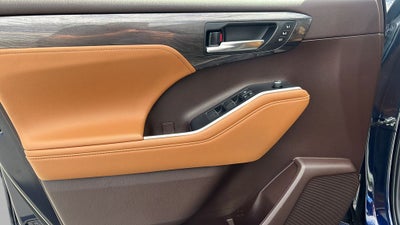 2022 Toyota Highlander Hybrid Platinum