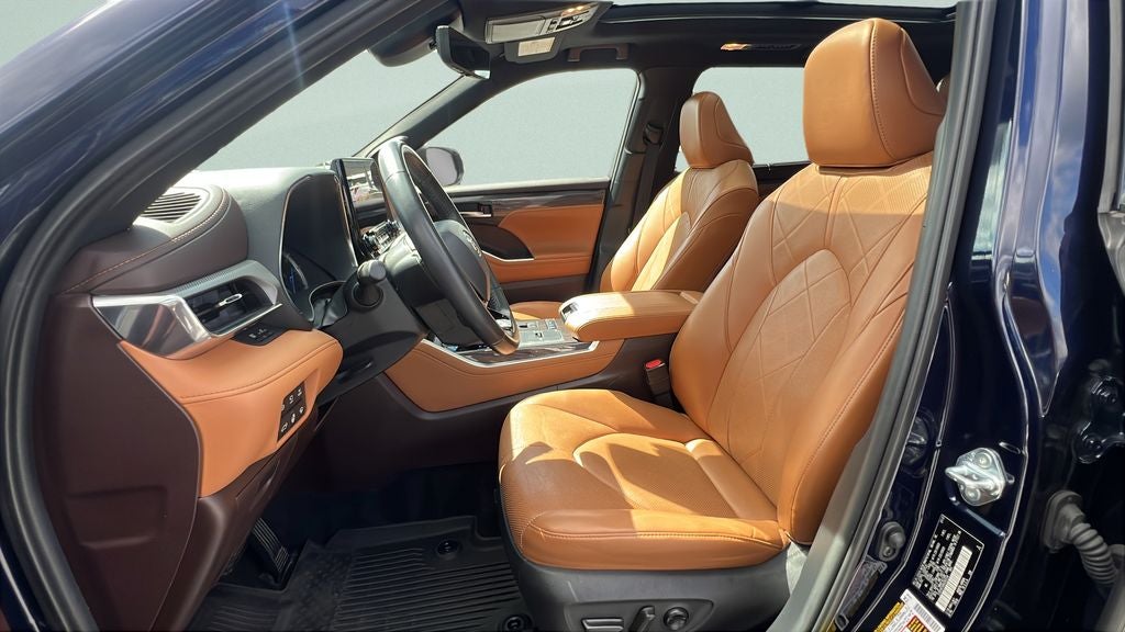2022 Toyota Highlander Hybrid Platinum