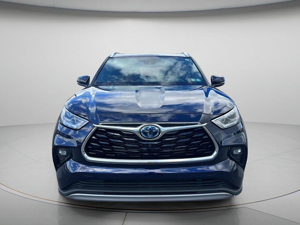 2022 Toyota Highlander Hybrid Platinum