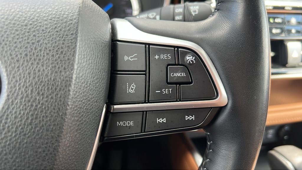 2022 Toyota Highlander Hybrid Platinum