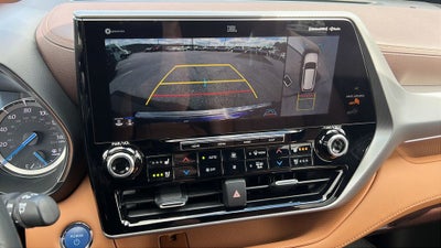 2022 Toyota Highlander Hybrid Platinum
