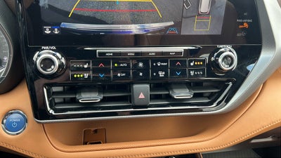 2022 Toyota Highlander Hybrid Platinum