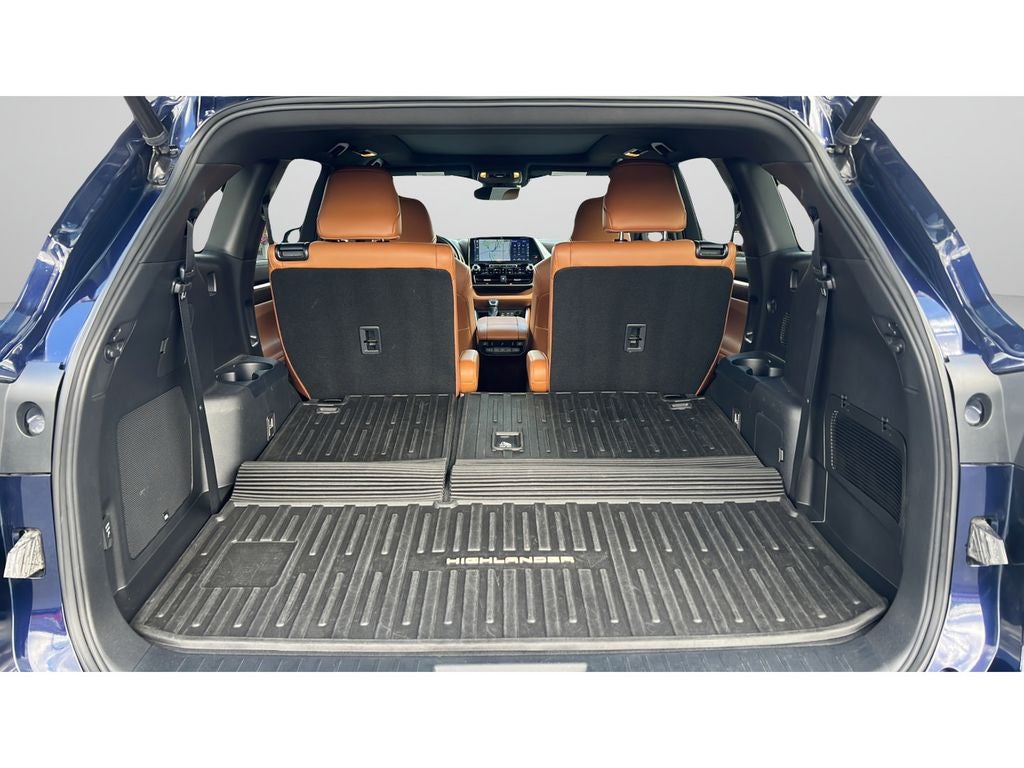 2022 Toyota Highlander Hybrid Platinum