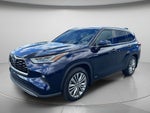 2022 Toyota Highlander Hybrid Platinum