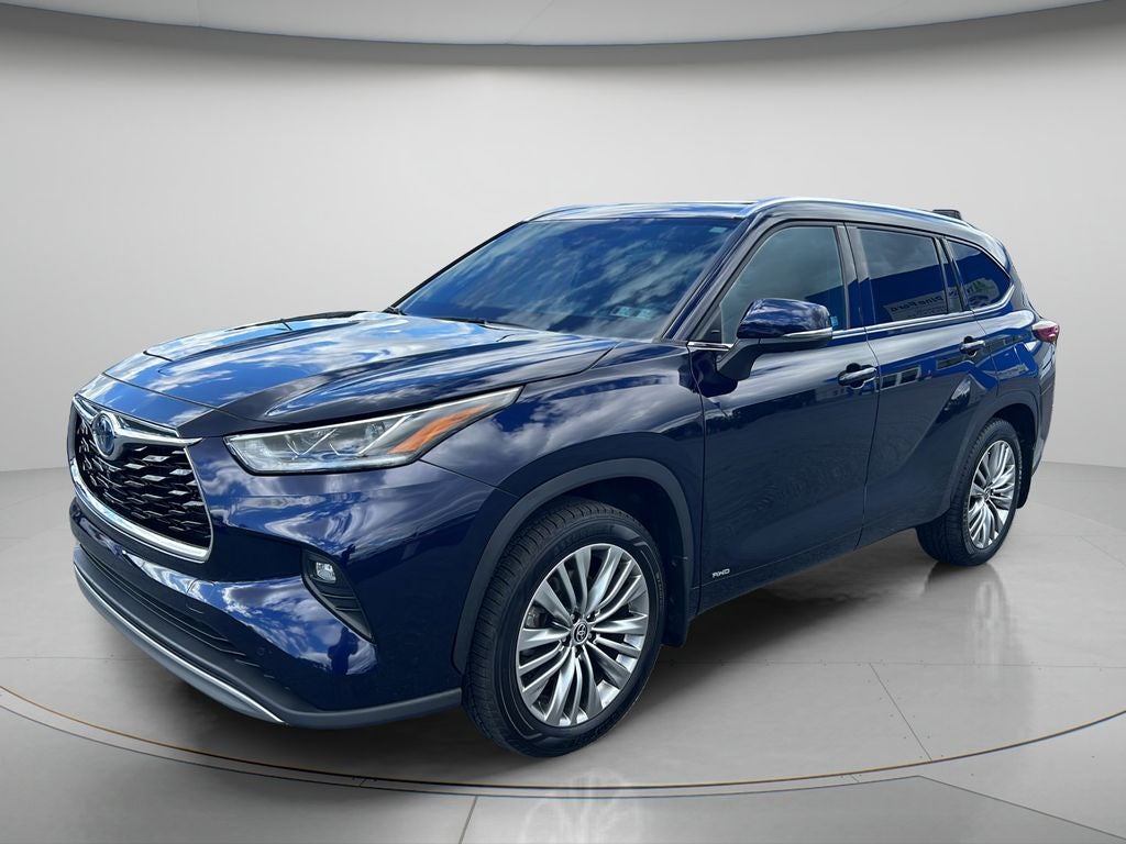 2022 Toyota Highlander Hybrid Platinum