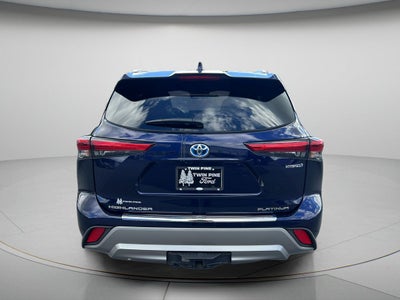 2022 Toyota Highlander Hybrid Platinum
