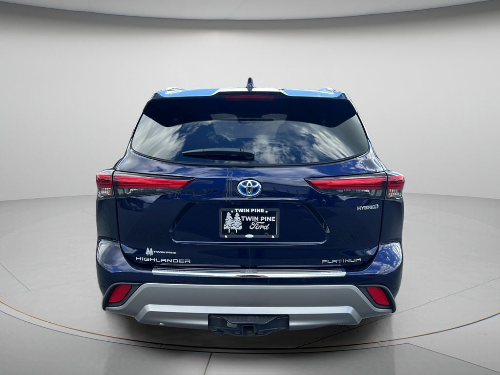 2022 Toyota Highlander Hybrid Platinum