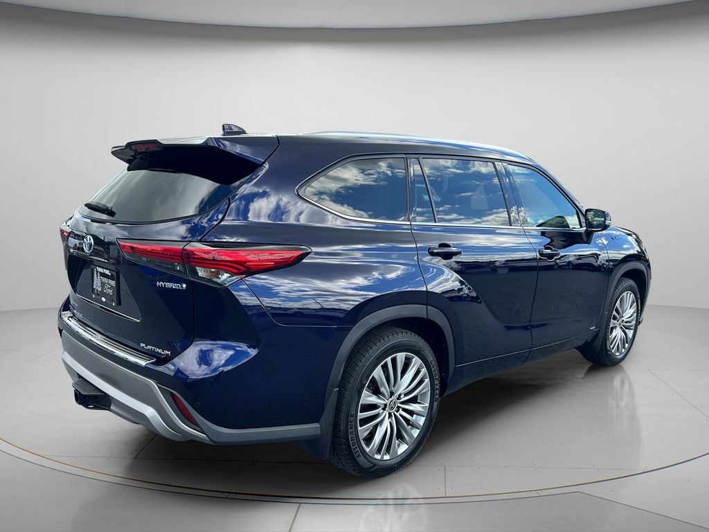 2022 Toyota Highlander Hybrid Platinum