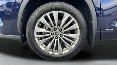 2022 Toyota Highlander Hybrid Platinum