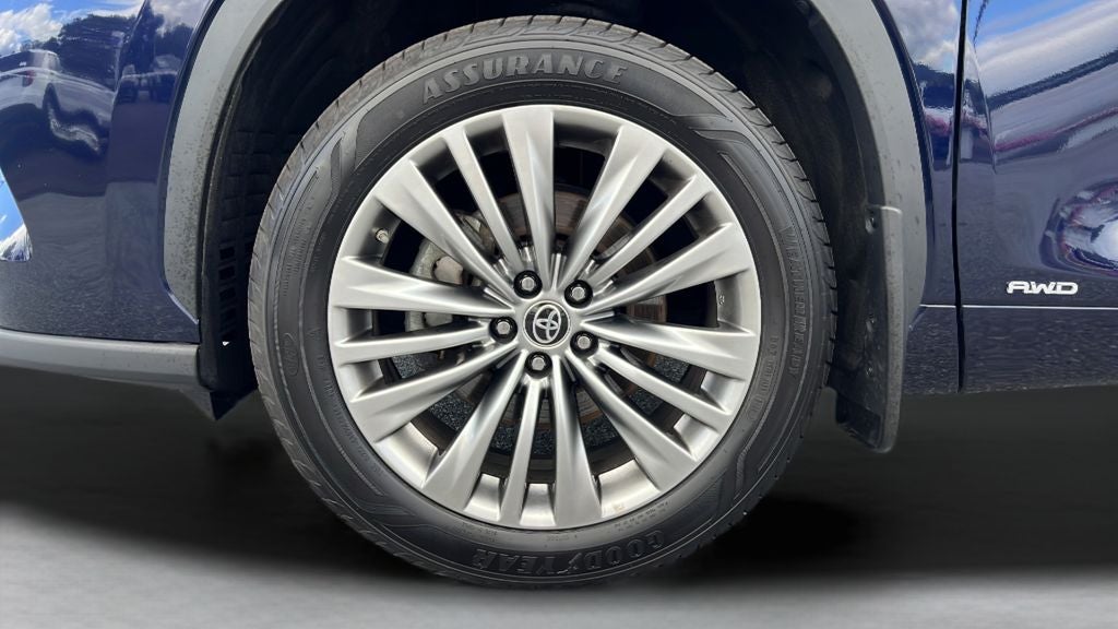 2022 Toyota Highlander Hybrid Platinum
