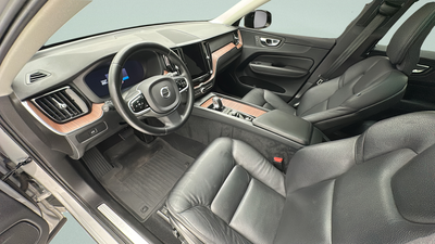 2023 Volvo XC60 B5 Plus Dark Theme