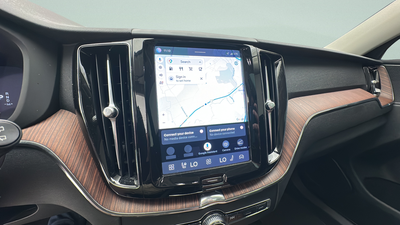 2023 Volvo XC60 B5 Plus Dark Theme