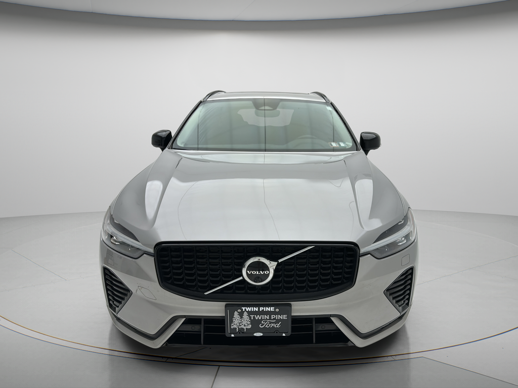 2023 Volvo XC60 B5 Plus Dark Theme