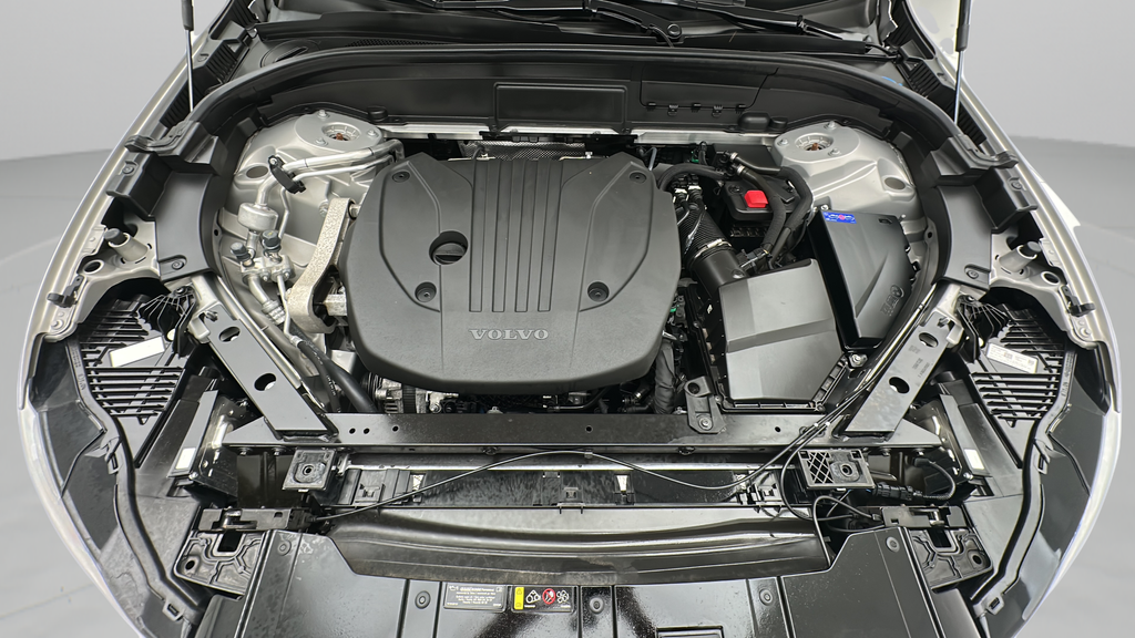 2023 Volvo XC60 B5 Plus Dark Theme