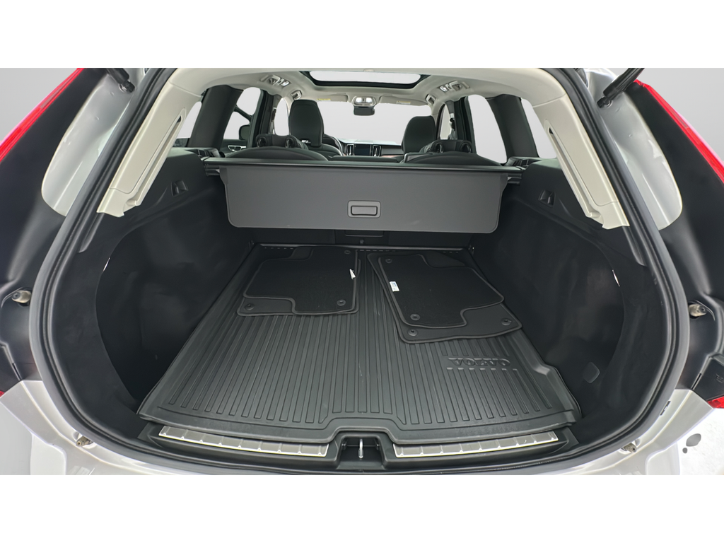2023 Volvo XC60 B5 Plus Dark Theme