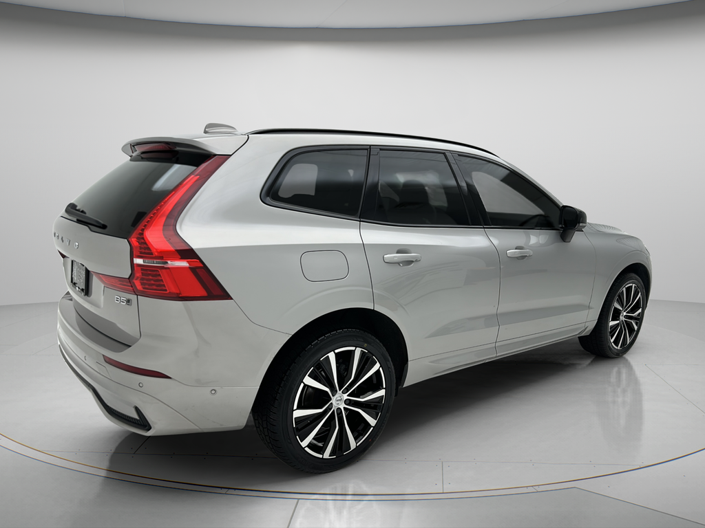 2023 Volvo XC60 B5 Plus Dark Theme