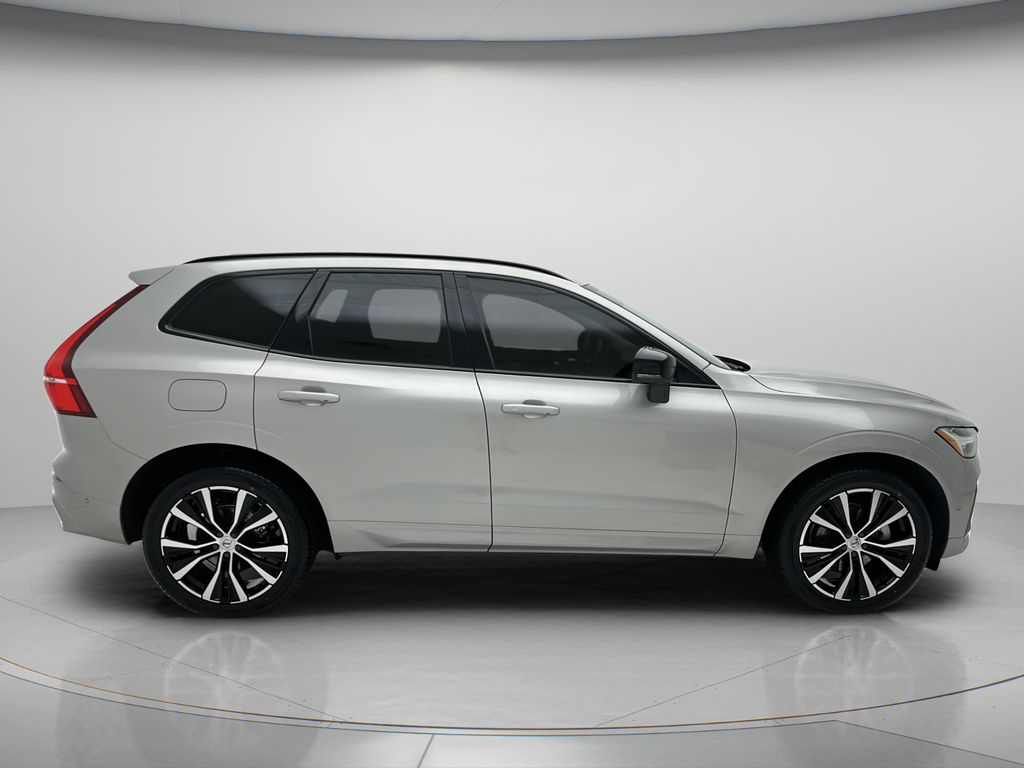 2023 Volvo XC60 B5 Plus Dark Theme
