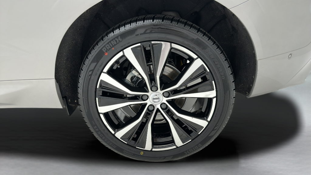 2023 Volvo XC60 B5 Plus Dark Theme