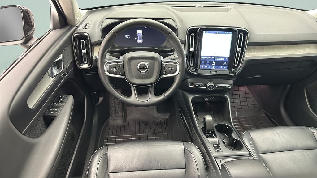 2024 Volvo XC40 B5 Core