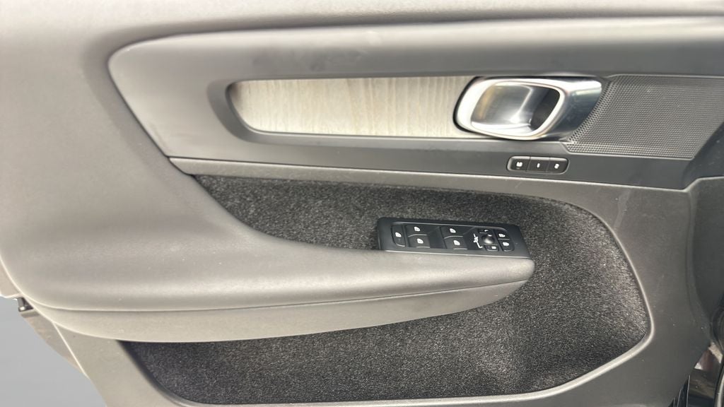2024 Volvo XC40 B5 Core