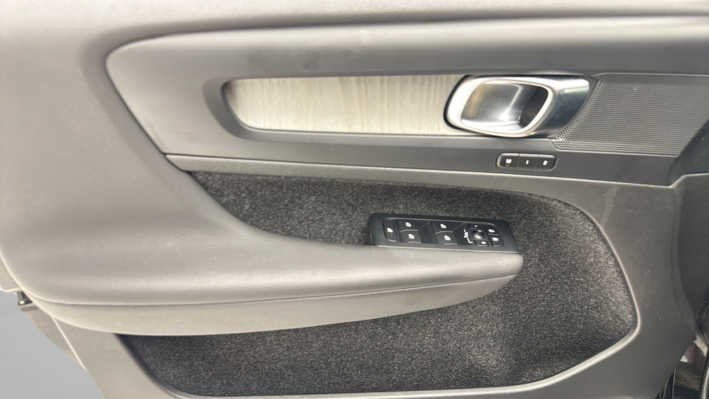 2024 Volvo XC40 B5 Core