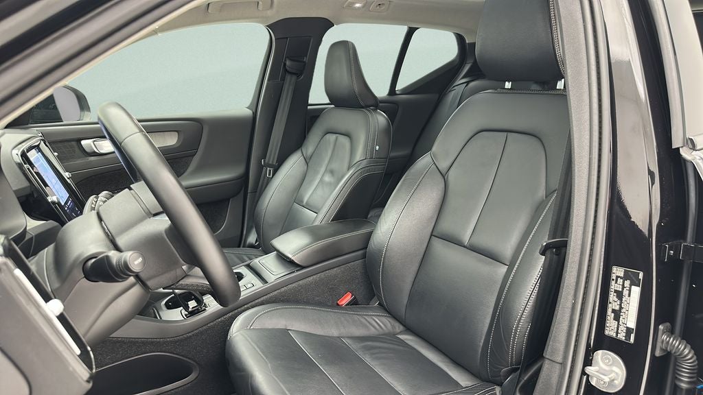 2024 Volvo XC40 B5 Core