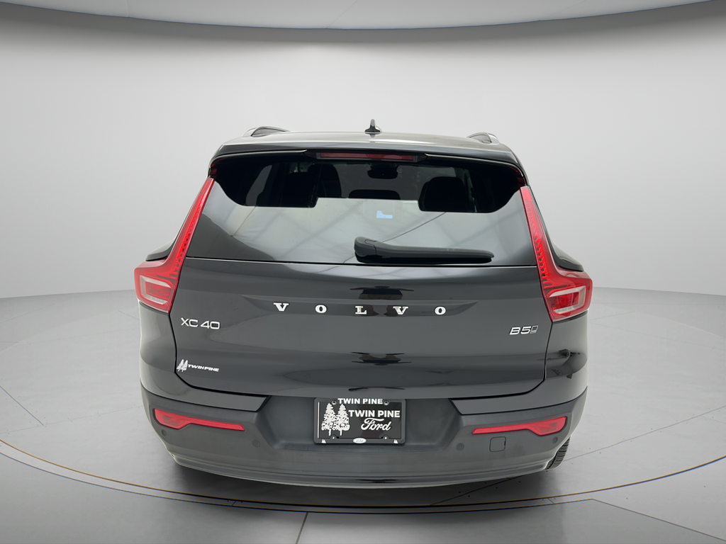 2024 Volvo XC40 B5 Core