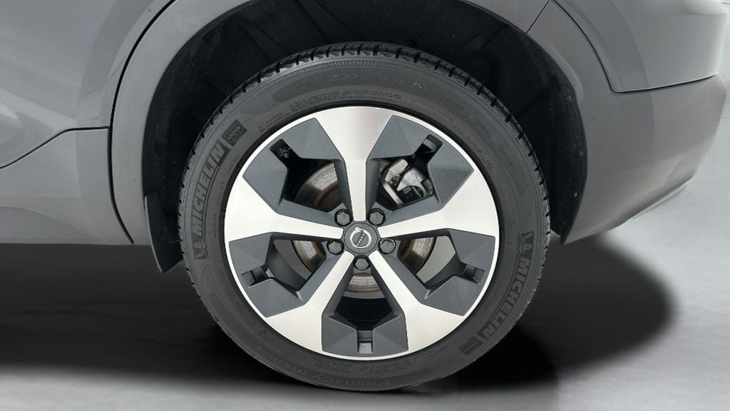 2024 Volvo XC40 B5 Core