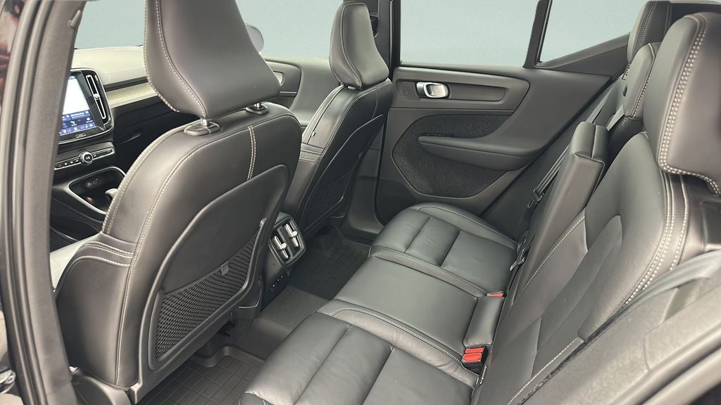 2024 Volvo XC40 B5 Core