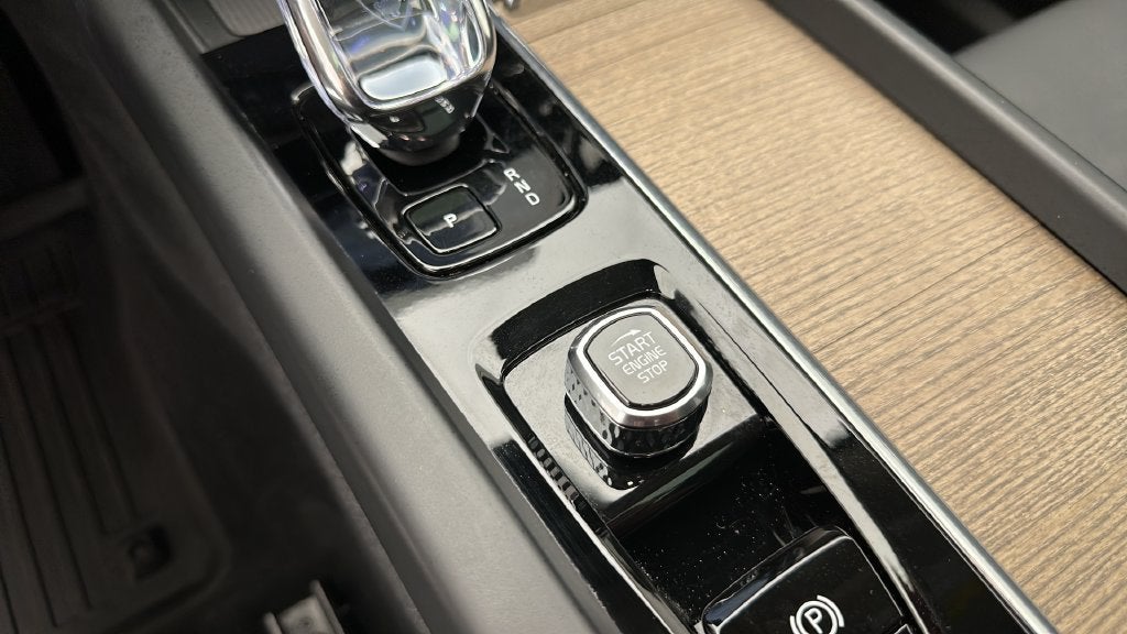 2026 Volvo XC60 B5 Plus