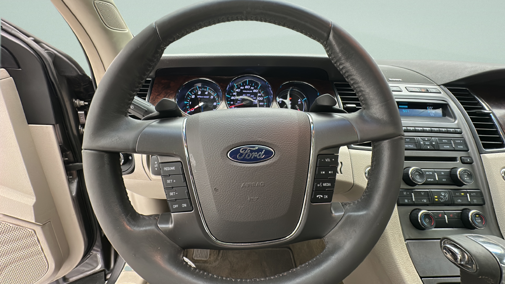 2011 Ford Taurus SEL
