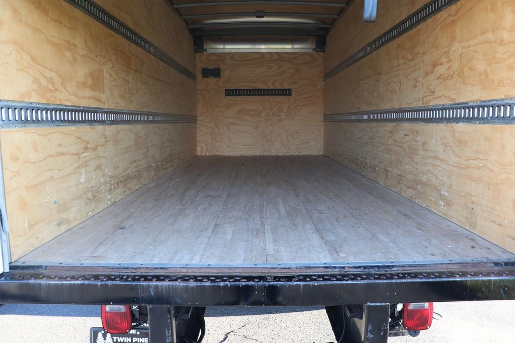 2022 Ford Super Duty F-650 Morgan Body 20-foot Dry Freight VSD box