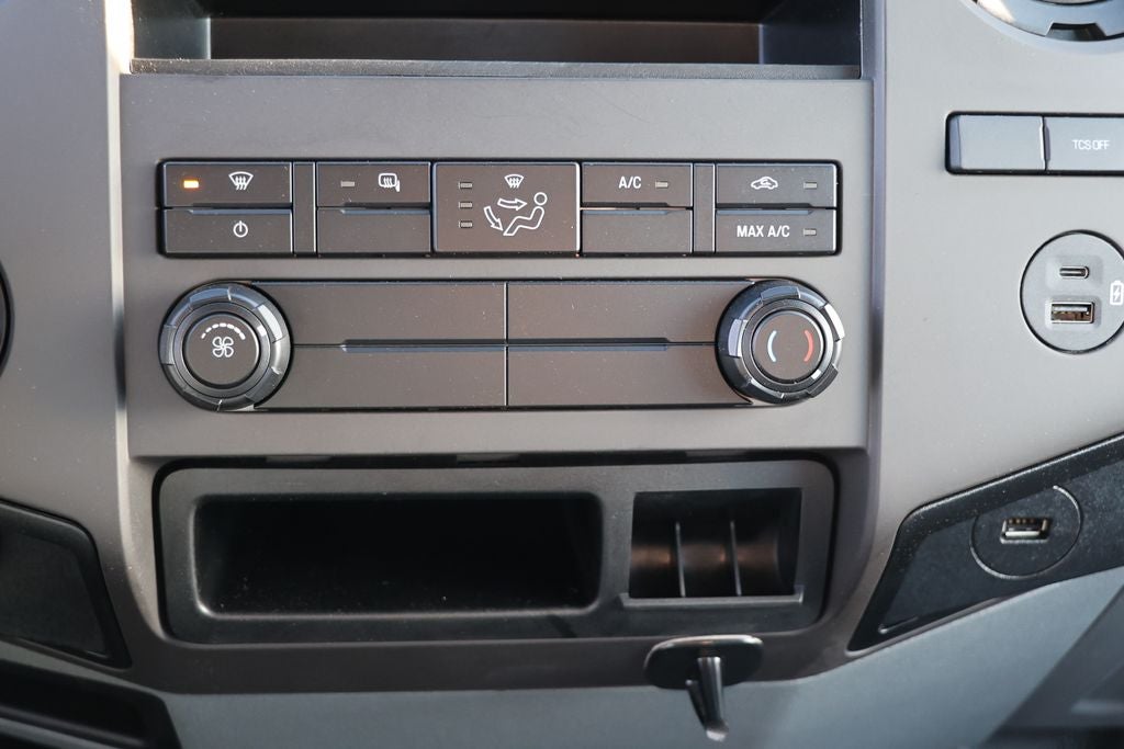 2022 Ford Super Duty F-650 Morgan Body 20-foot Dry Freight VSD box