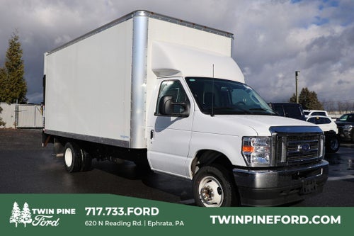 2025 Ford Super Duty E-450 Box Truck