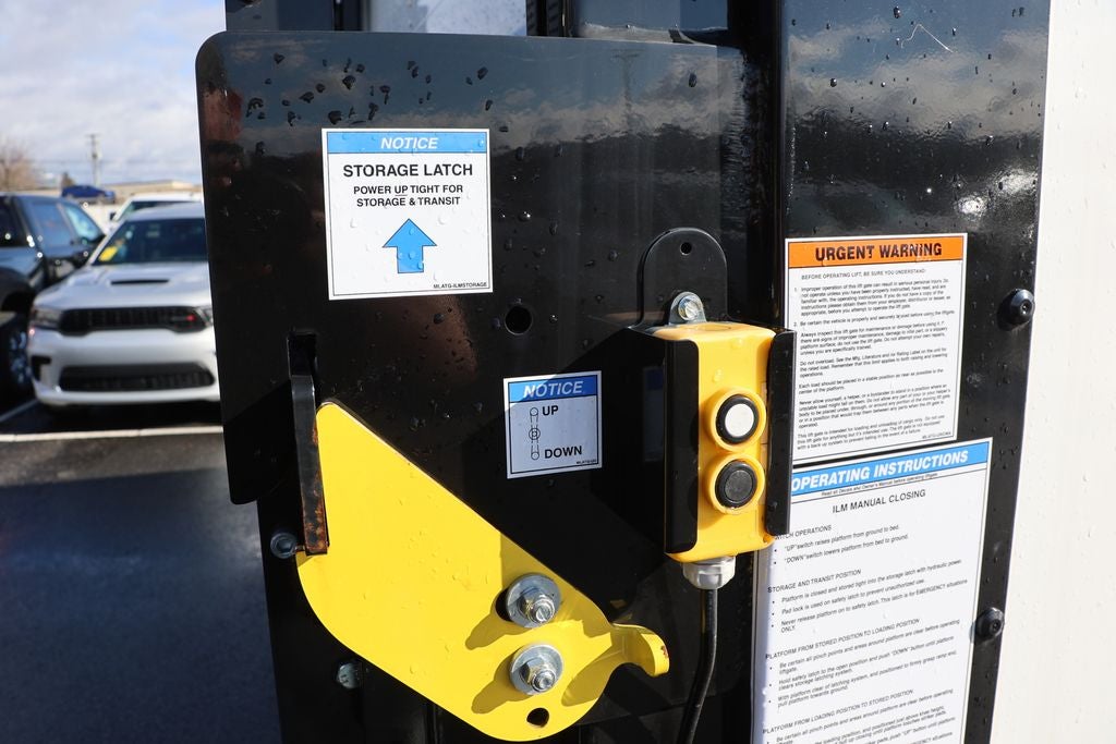 2025 Ford Super Duty E-450 Box Truck