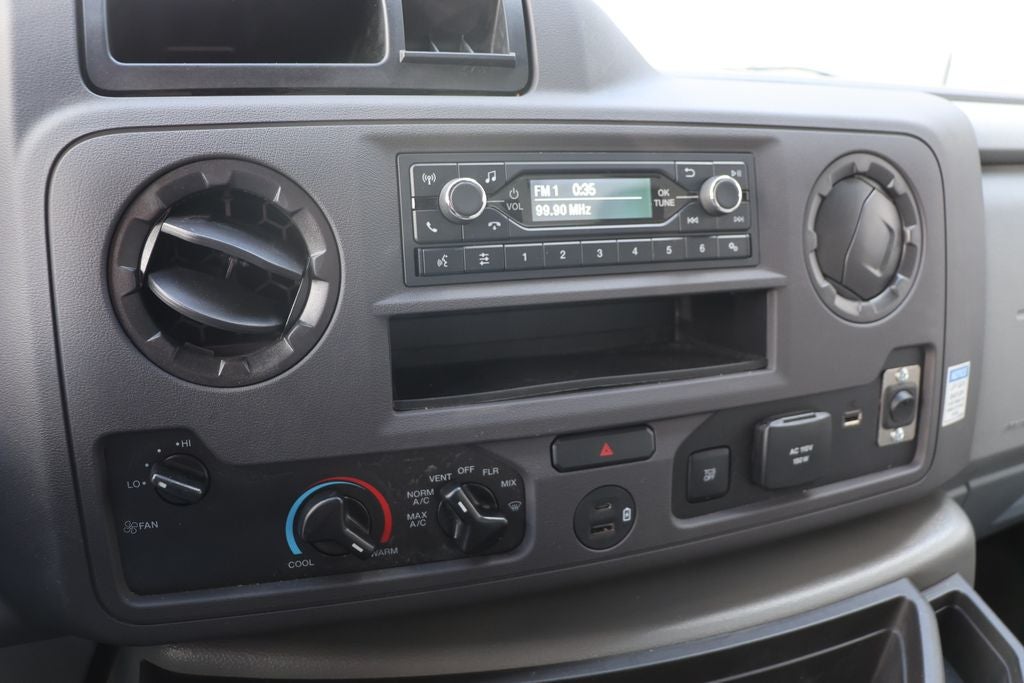 2025 Ford Super Duty E-450 Box Truck